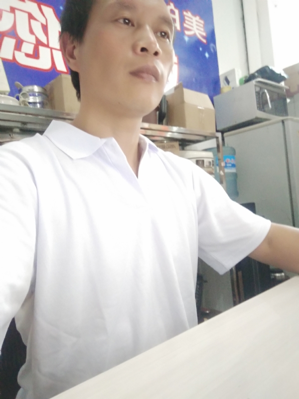 深蓝色的海的第一张照片--古田婚介网